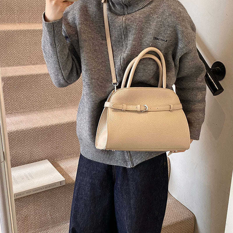 Winter new retro style commuter large-capacity handbag fashionable niche simple solid color Korean version commuter messenger bag
