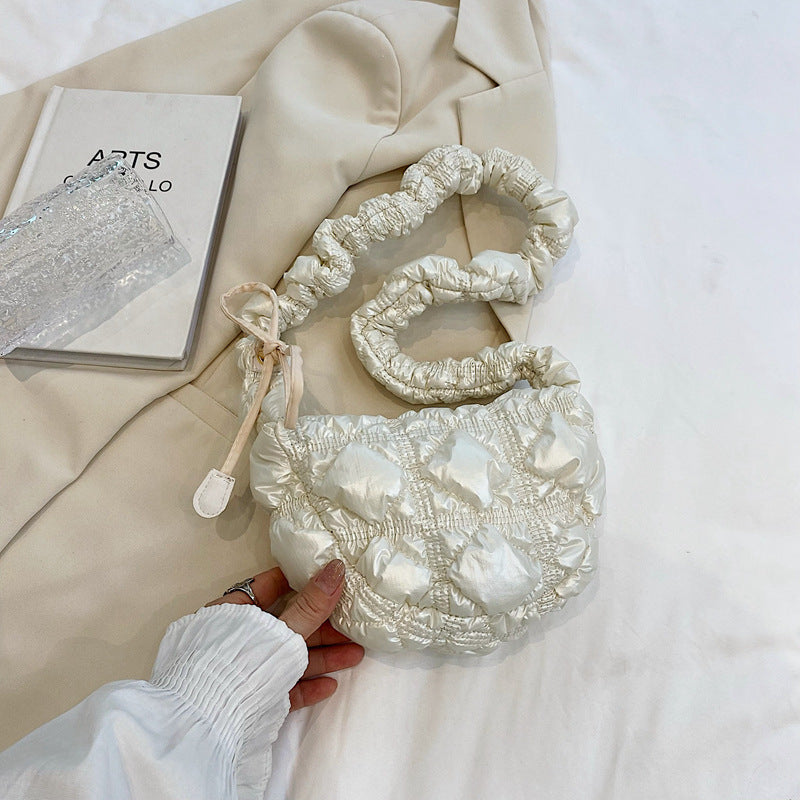 2023 new one-shoulder high-end silver cloud pleated small bag casual bubble mini dumpling messenger bag texture