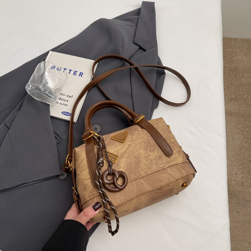 Winter retro handbag bag women's bag 2025 new fashionable large-capacity versatile casual commuter messenger pillow bag