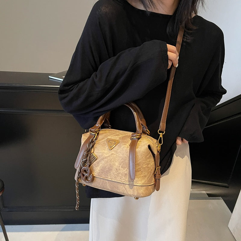 Winter retro handbag bag women's bag 2025 new fashionable large-capacity versatile casual commuter messenger pillow bag