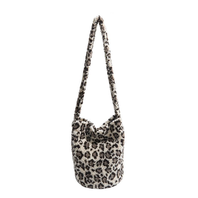 Winter new lamb wool shoulder bag bucket bag large capacity commuter messenger retro ethnic style fluff tote bag