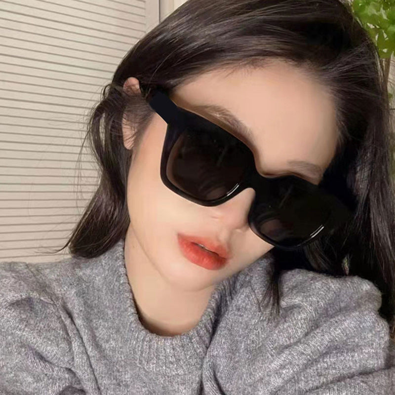 Women's sunglasses classic elegant ultra-light sunglasses men's Douyin Internet celebrity sunglasses wholesale stall