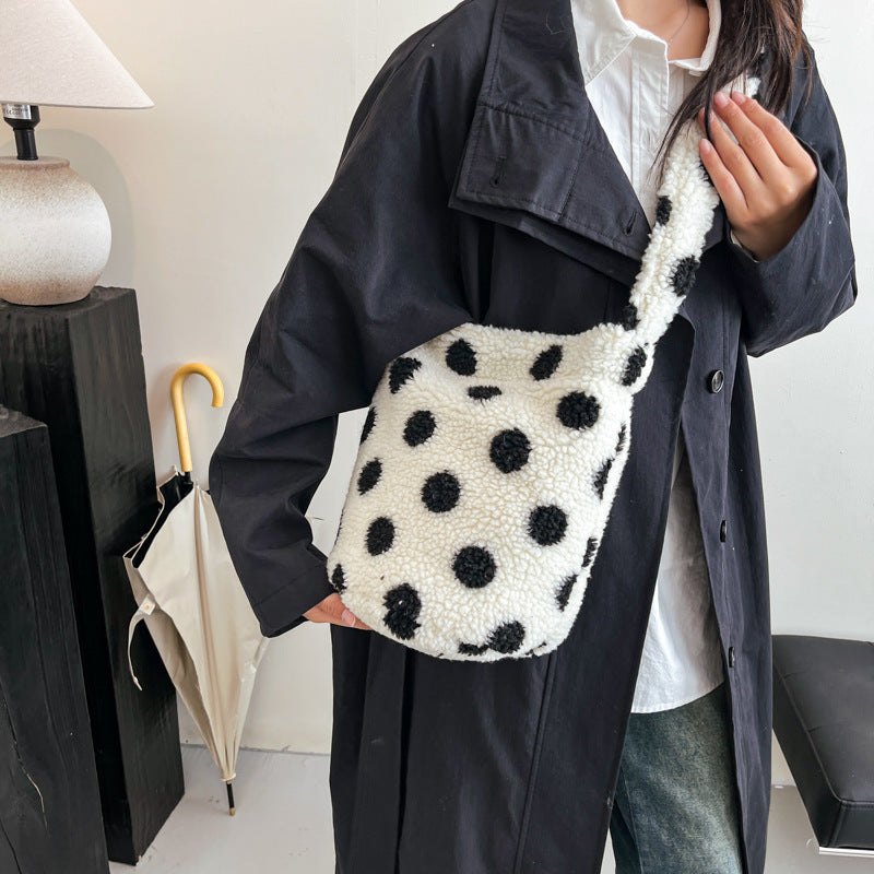 Winter new lamb wool shoulder bag bucket bag large capacity commuter messenger retro ethnic style fluff tote bag