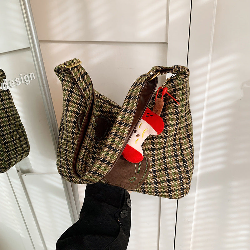 Woolen bag women's large-capacity 2024 winter new casual shoulder messenger bag plaid class commuter tote bag