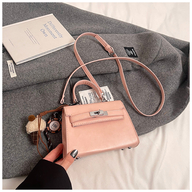 Winter retro portable small bag women's 2024 new fashion simple foreign style fashion messenger bag small square bag