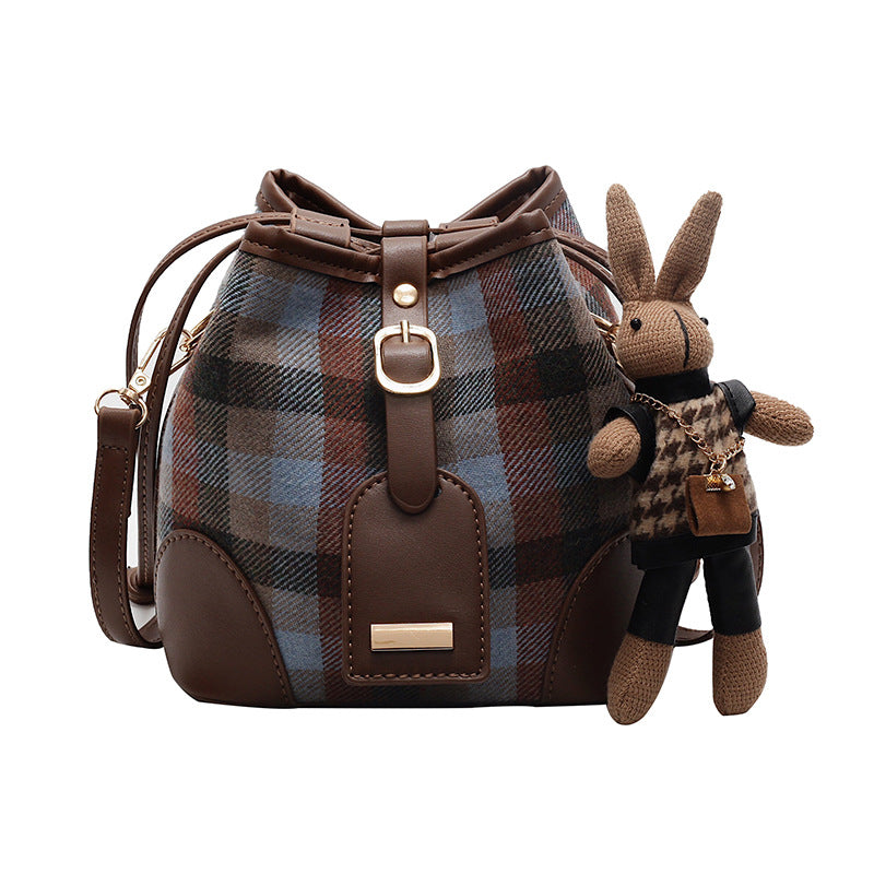 Woolen casual plaid bucket bag women's new 2024 autumn bag commuter high-end niche messenger bag
