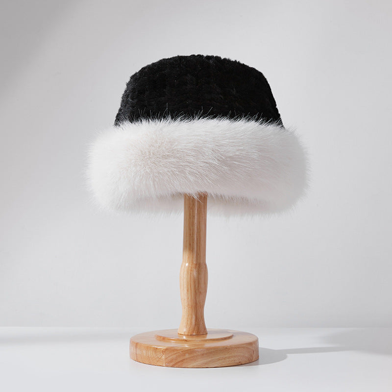 Classmate Yang's hat is thickened and cute for girls in winter to keep warm in winter, and a white plush hat for ear protection in autumn and winter.