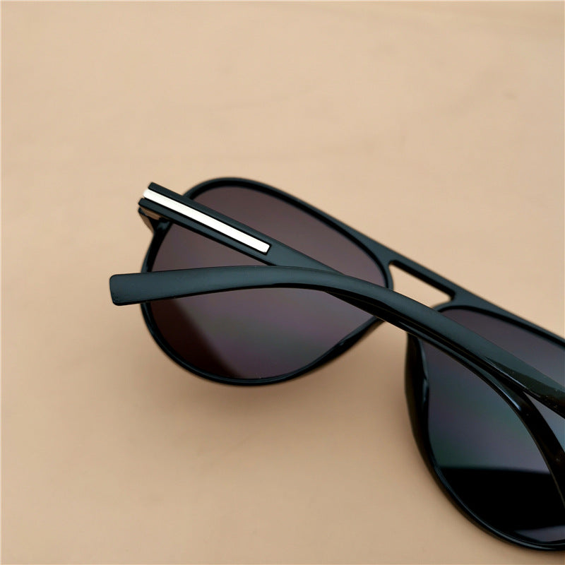 2023 black frame sunglasses wholesale men's sunglasses full frame Korean frame round face Korean version glasses toad glasses