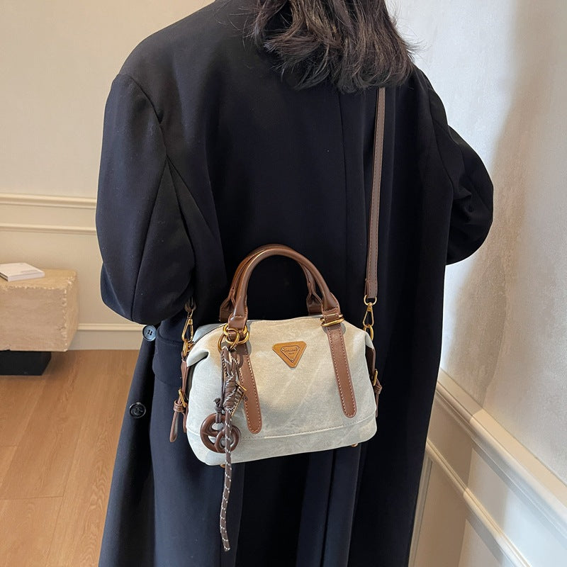 Winter retro handbag bag women's bag 2025 new fashionable large-capacity versatile casual commuter messenger pillow bag