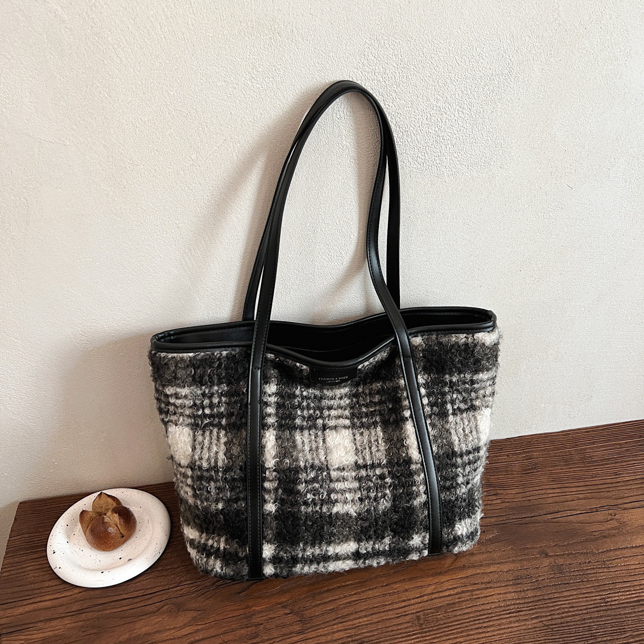 Woolen plaid single shoulder women's bag 2024 autumn and winter new niche versatile underarm large-capacity textured tote bag