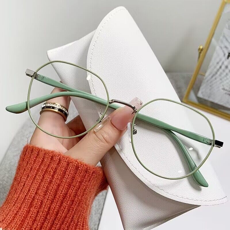 2023 new metal ultra-light anti-blue glasses fashion couple with high definition myopia glasses Internet celebrity flat glasses