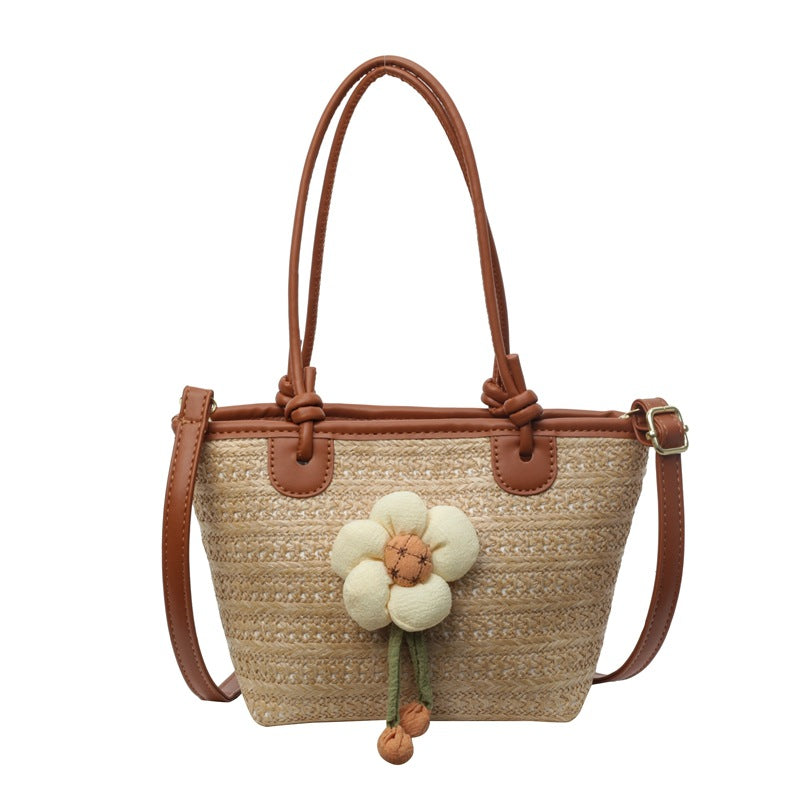 Woven straw bag women's large capacity 2024 new summer fashion shoulder beach bag this year popular bucket bag
