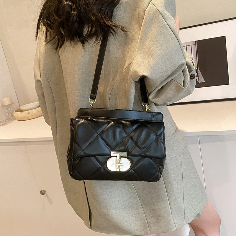 Women's simple texture lock small bag Women's 2025 spring new foreign style ins messenger bag Korean version small square bag