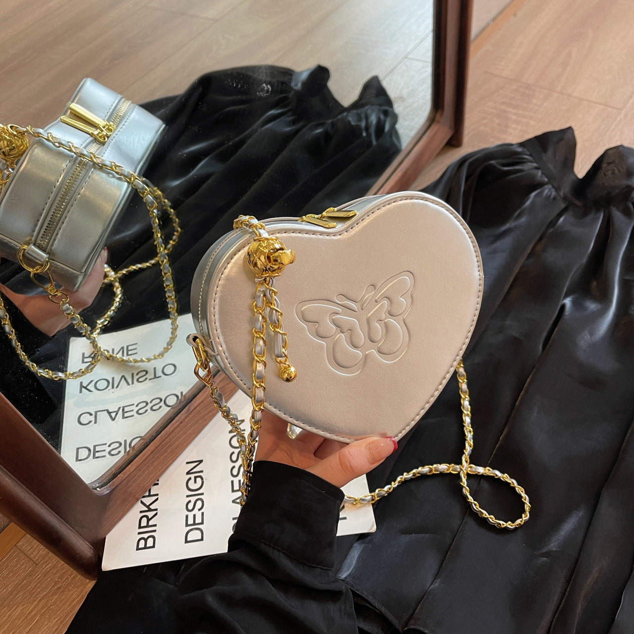 Women's bag new solid color PU heart-shaped fashion butterfly printing trend love bag niche design chain messenger bag