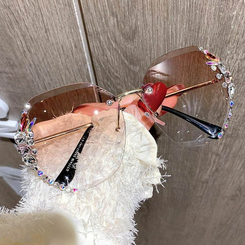 2022 new sunglasses women's UV protection sun protection diamond rhinestone sunglasses women's personality crystal ins Korean version tide