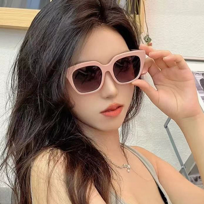 Women's sunglasses classic elegant ultra-light sunglasses men's Douyin Internet celebrity sunglasses wholesale stall