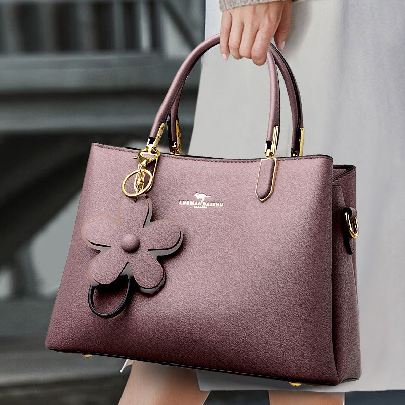 Women's bag 2023 new autumn and winter temperament handbag fashionable large capacity versatile shoulder messenger bag one piece delivery