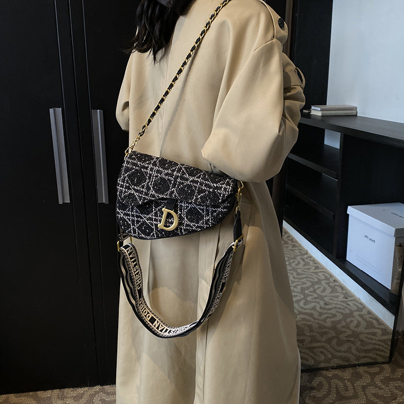 Xiaoxiangfeng rhombus chain underarm bag women's 2024 winter new niche retro fashion one shoulder oblique span bag tide