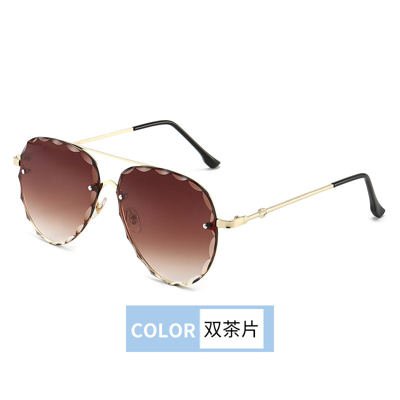 2022 new fashionable retro men's and women's sunscreen toad glasses European and American personalized metal large frame pilot sunglasses