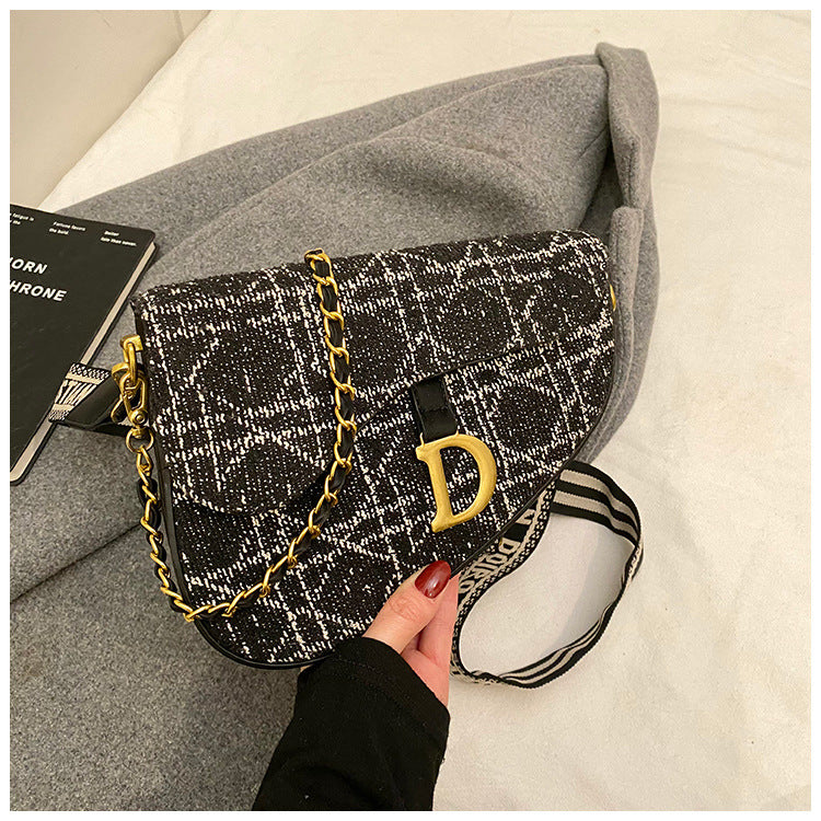 Xiaoxiangfeng rhombus chain underarm bag women's 2024 winter new niche retro fashion one shoulder oblique span bag tide