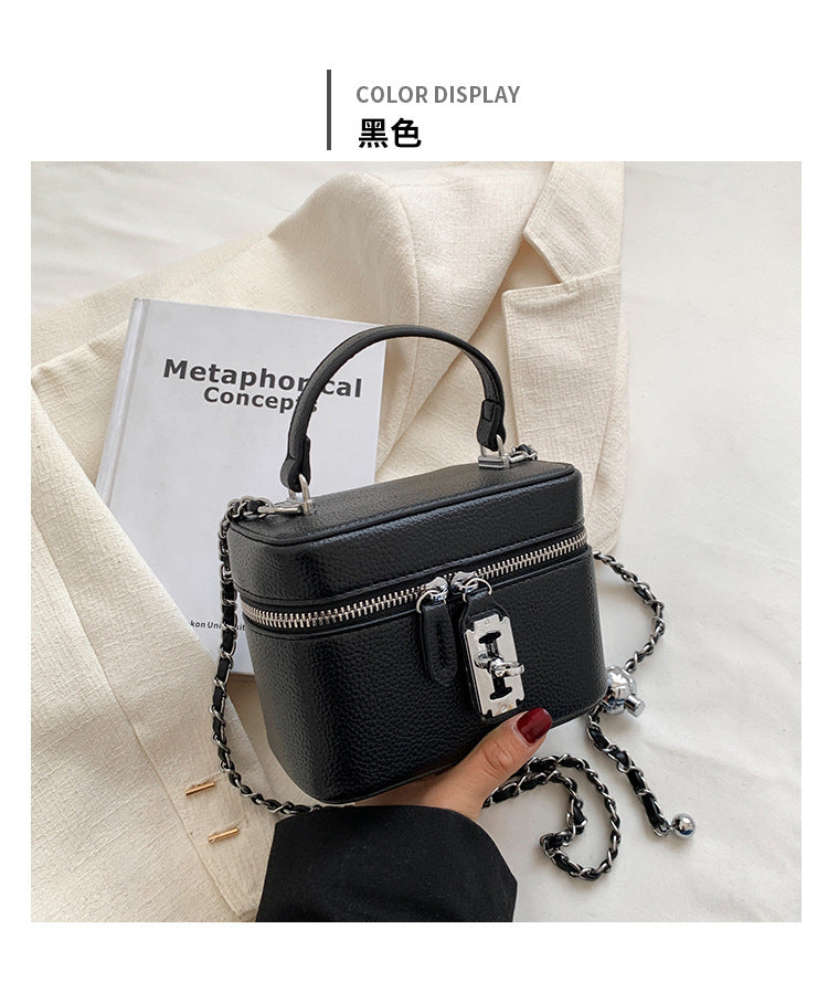 Women's bag 2022 spring and summer new Korean version fashion shoulder messenger small square bag personalized lock texture handbag