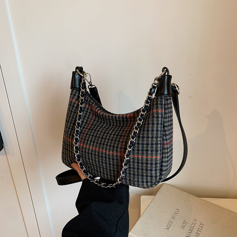 Woolen fashion large capacity 2024 foreign style chain new casual shoulder bag this year popular plaid messenger women's bag