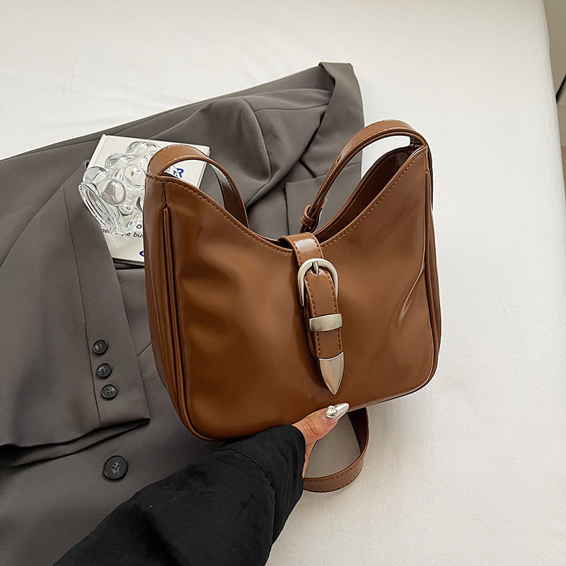 Women's messenger bag 2024 autumn simple belt buckle commuter shoulder bag underarm oil wax leather fashion handbag tide