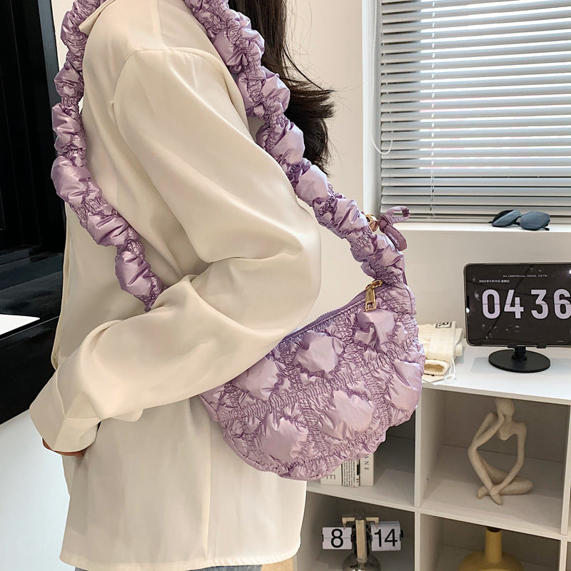 2023 new one-shoulder high-end silver cloud pleated small bag casual bubble mini dumpling messenger bag texture