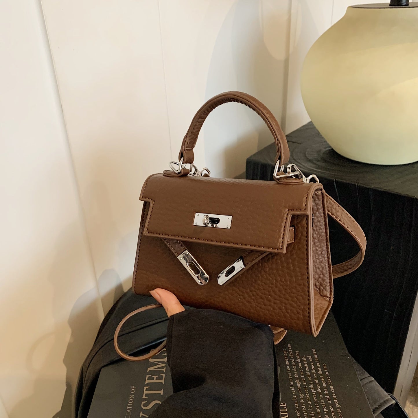 Wholesale premium sense small bag 2024 new bag women's bag versatile retro messenger bag small square bag portable Kelly bag