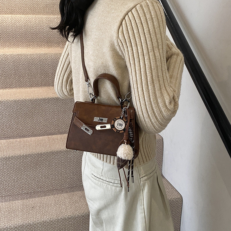 Winter retro portable small bag women's 2024 new fashion simple foreign style fashion messenger bag small square bag