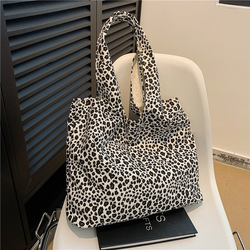 College students commute to class, large-capacity tote bag, women's 2024 new lazy wind leopard print canvas bag, shoulder bag