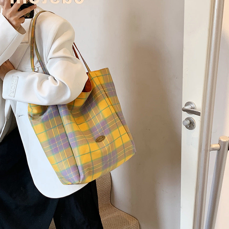 College student canvas bag women's 2024 autumn new fashion plaid large-capacity shoulder bag commuter tote bag