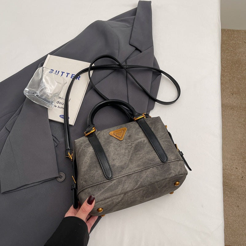 Winter retro handbag bag women's bag 2025 new fashionable large-capacity versatile casual commuter messenger pillow bag
