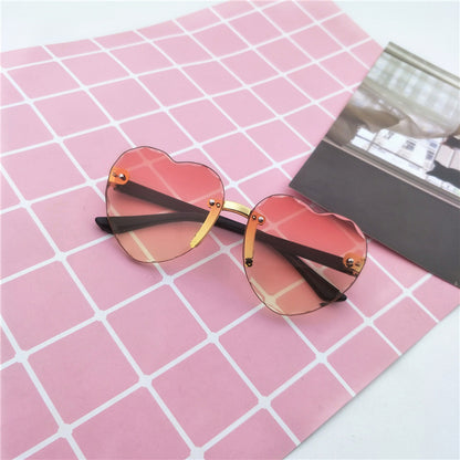 2020 Fashion Trimmed Children's Sunglasses Approval Peach Heart Cute Boy Girl Sunglasses Personalized Edge Ocean Pieces
