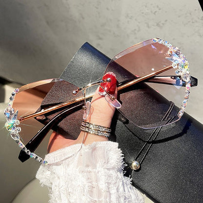 2022 new sunglasses women's UV protection sun protection diamond rhinestone sunglasses women's personality crystal ins Korean version tide