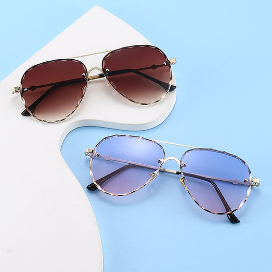 2022 new fashionable retro men's and women's sunscreen toad glasses European and American personalized metal large frame pilot sunglasses