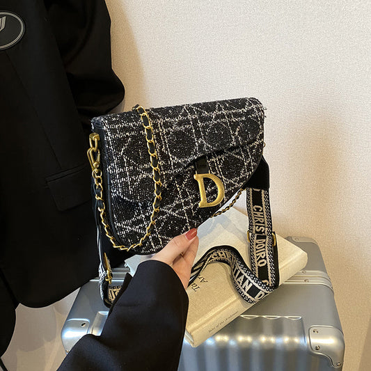 Xiaoxiangfeng rhombus chain underarm bag women's 2024 winter new niche retro fashion one shoulder oblique span bag tide