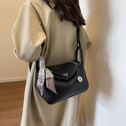 Women's bag 2024 new trendy fashion winter simple foreign style niche design messenger bag portable small square bag