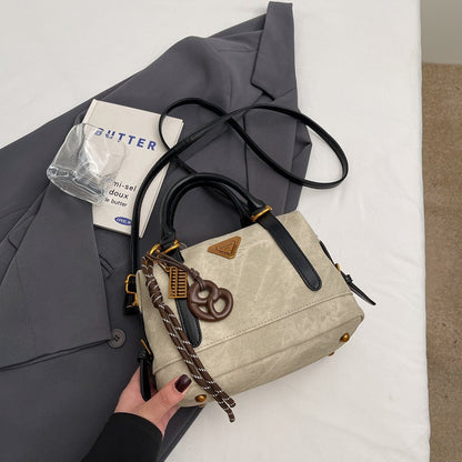 Winter retro handbag bag women's bag 2025 new fashionable large-capacity versatile casual commuter messenger pillow bag