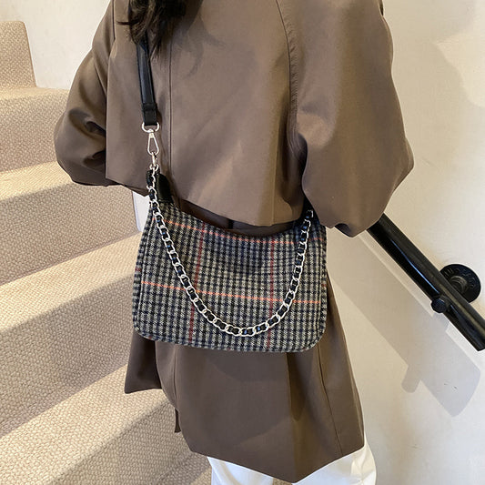 Woolen fashion large capacity 2024 foreign style chain new casual shoulder bag this year popular plaid messenger women's bag