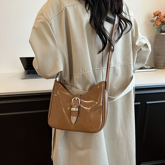 Women's messenger bag 2024 autumn simple belt buckle commuter shoulder bag underarm oil wax leather fashion handbag tide