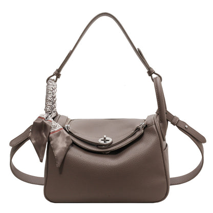 Women's bag 2024 new trendy fashion winter simple foreign style niche design messenger bag portable small square bag