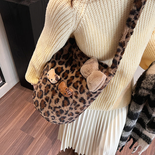 Winter leopard print plush bag women's 2024 new fashion portable bucket bag texture foreign style shoulder messenger bag