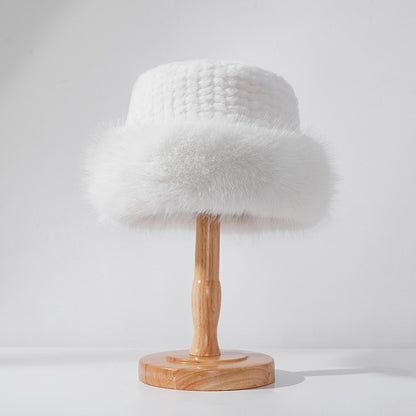 Classmate Yang's hat is thickened and cute for girls in winter to keep warm in winter, and a white plush hat for ear protection in autumn and winter.