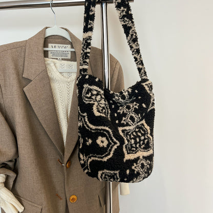 Winter new lamb wool shoulder bag bucket bag large capacity commuter messenger retro ethnic style fluff tote bag