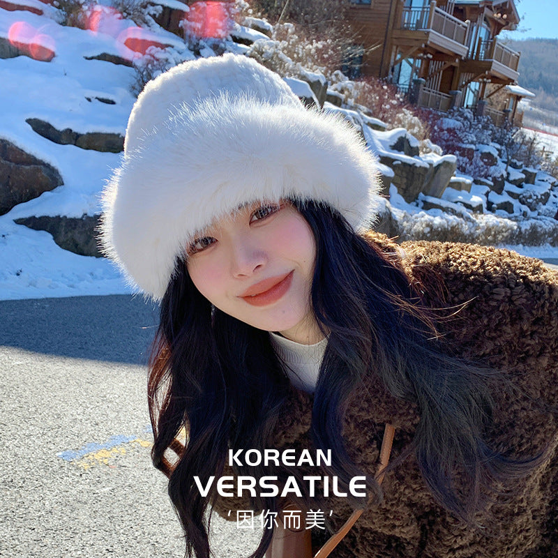 Classmate Yang's hat is thickened and cute for girls in winter to keep warm in winter, and a white plush hat for ear protection in autumn and winter.