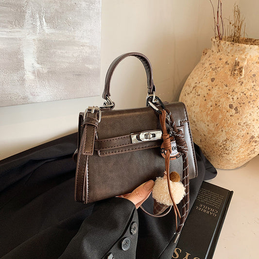 Winter retro portable small bag women's 2024 new fashion simple foreign style fashion messenger bag small square bag
