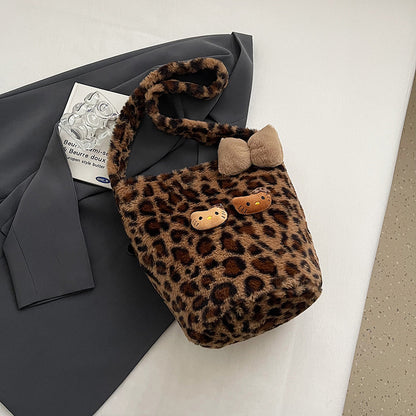 Winter leopard print plush bag women's 2024 new fashion portable bucket bag texture foreign style shoulder messenger bag