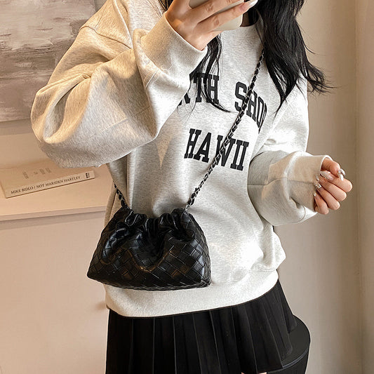 Woven bag women's 2024 new fashion niche pleated bucket bag personalized chain shoulder bag messenger bag