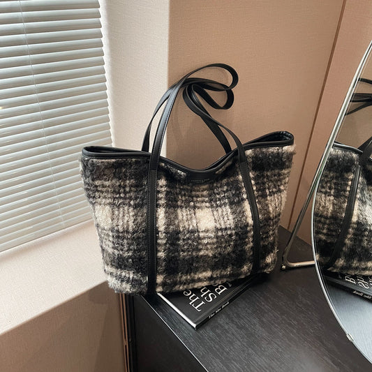 Woolen plaid single shoulder women's bag 2024 autumn and winter new niche versatile underarm large-capacity textured tote bag